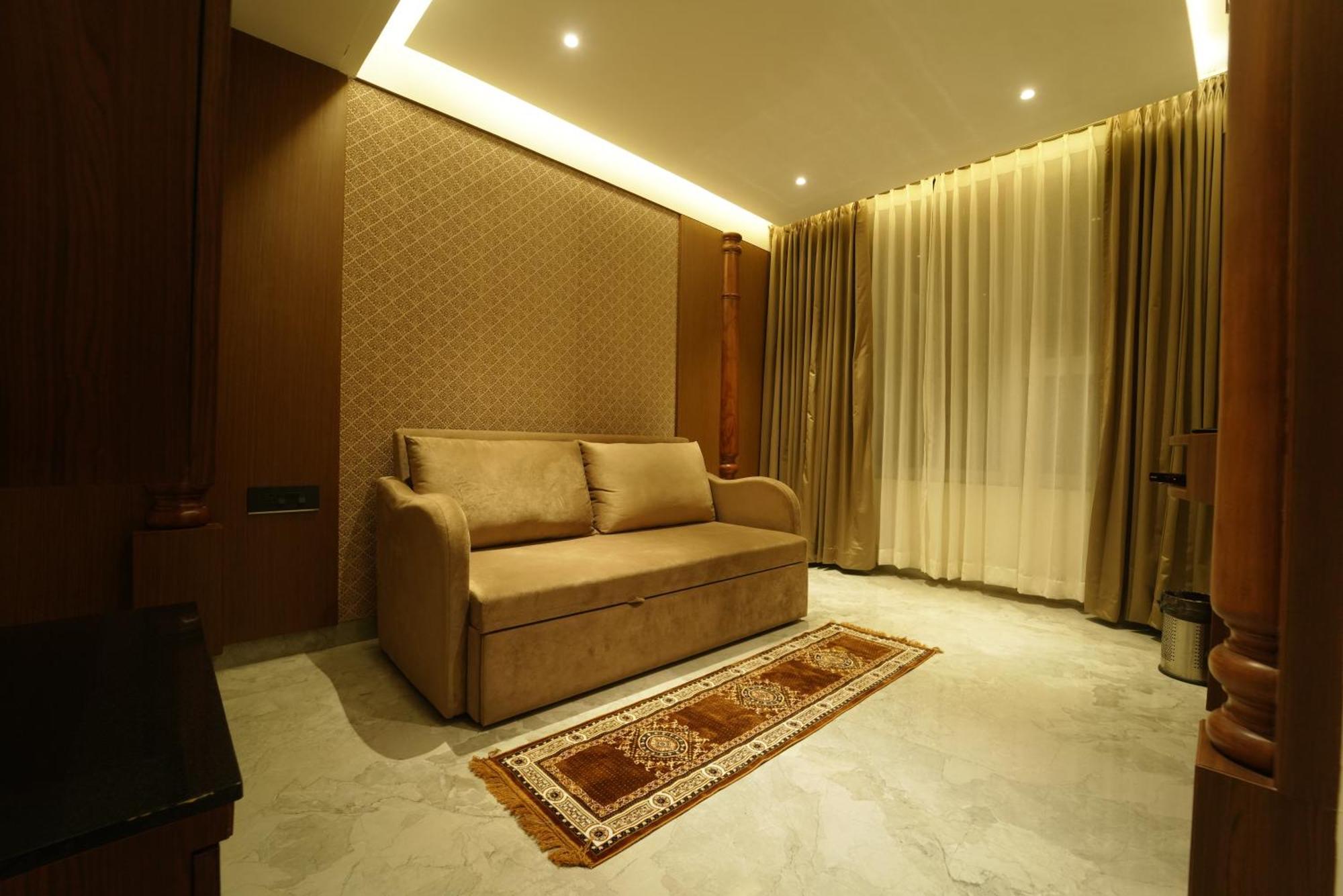 Yuvraj Le: Royale Hotel Mysore