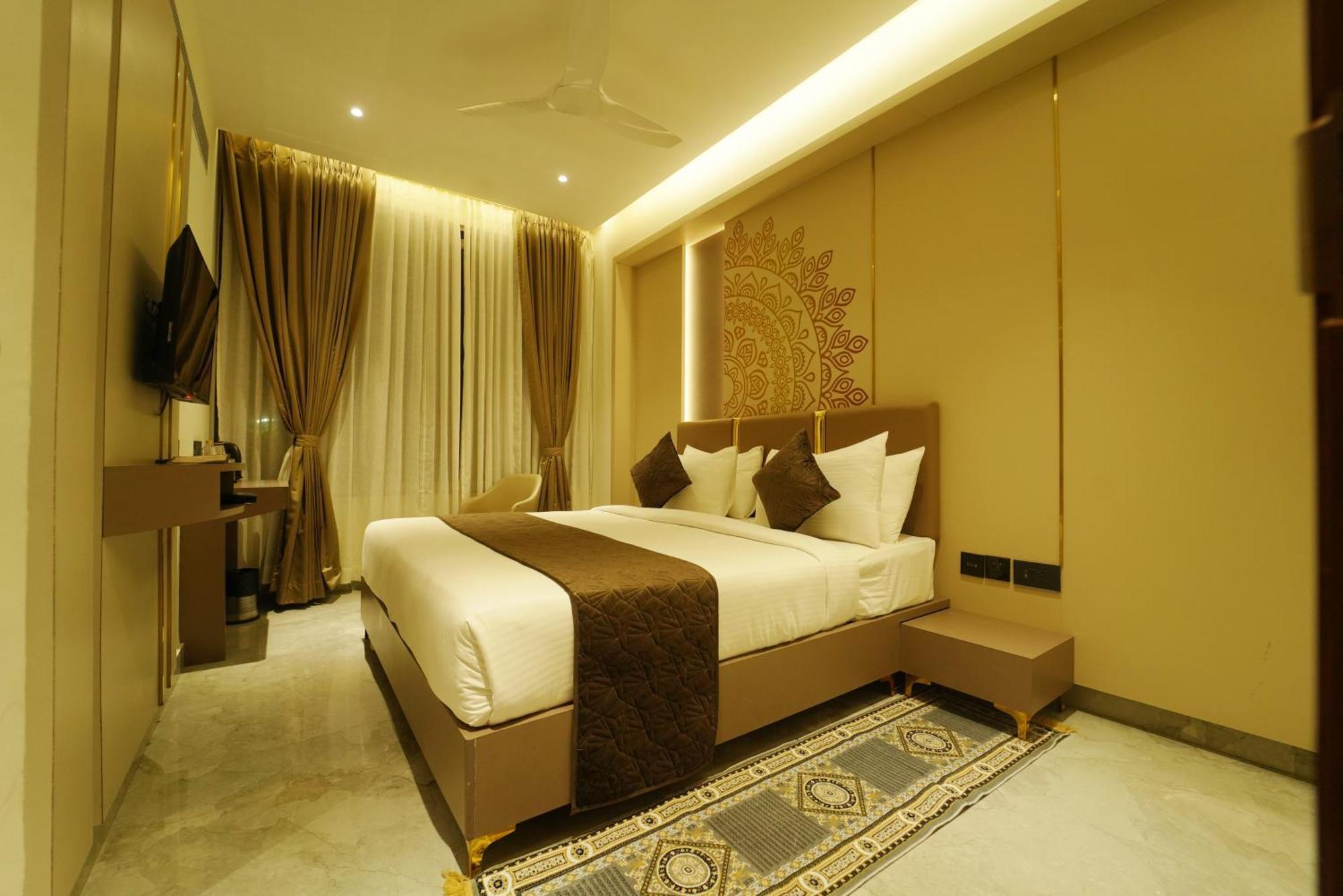 Yuvraj Le: Royale