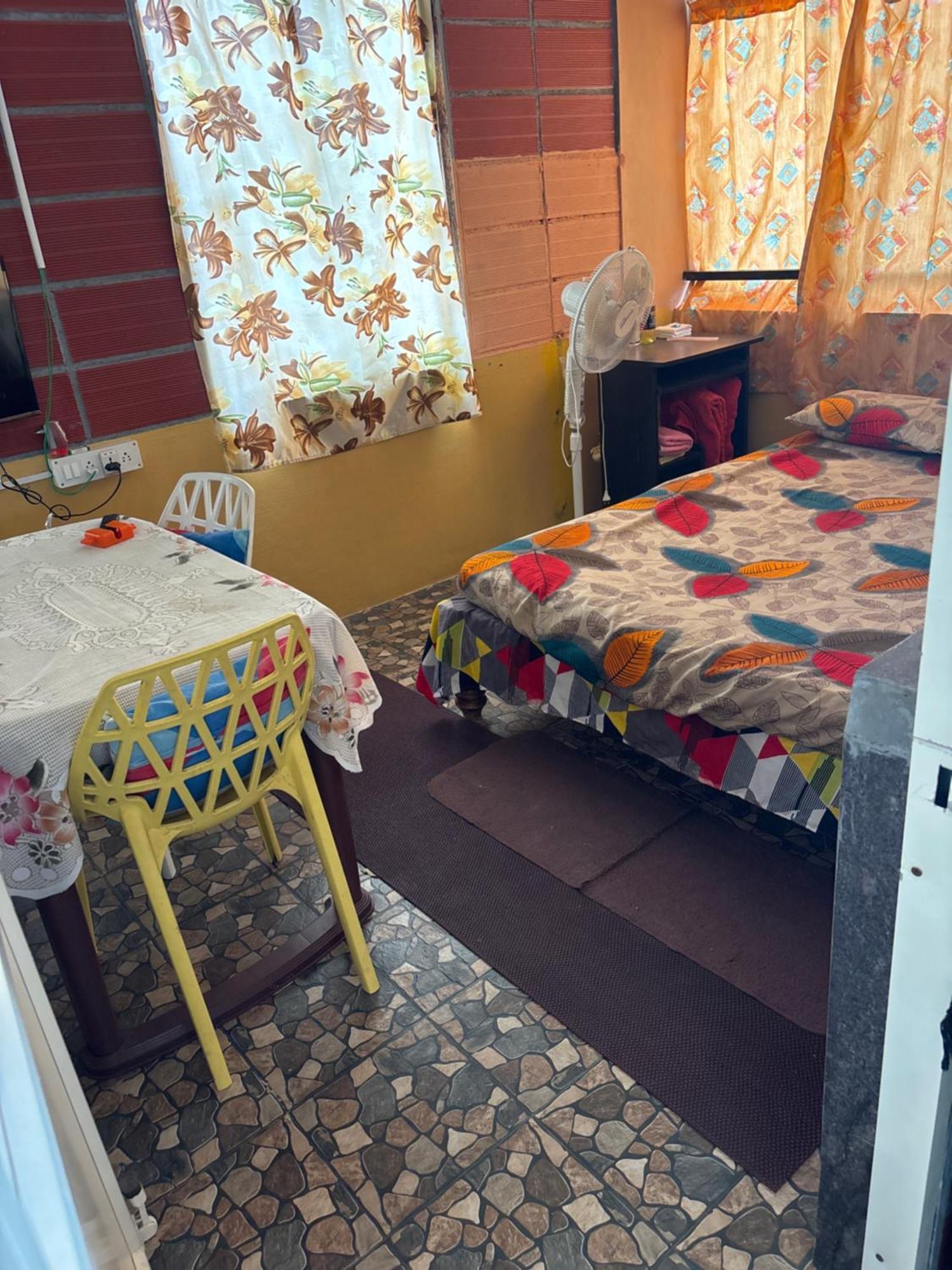 Villa 1st Floor 3 Bhk For 12-14 Decent People With Free Parking *
