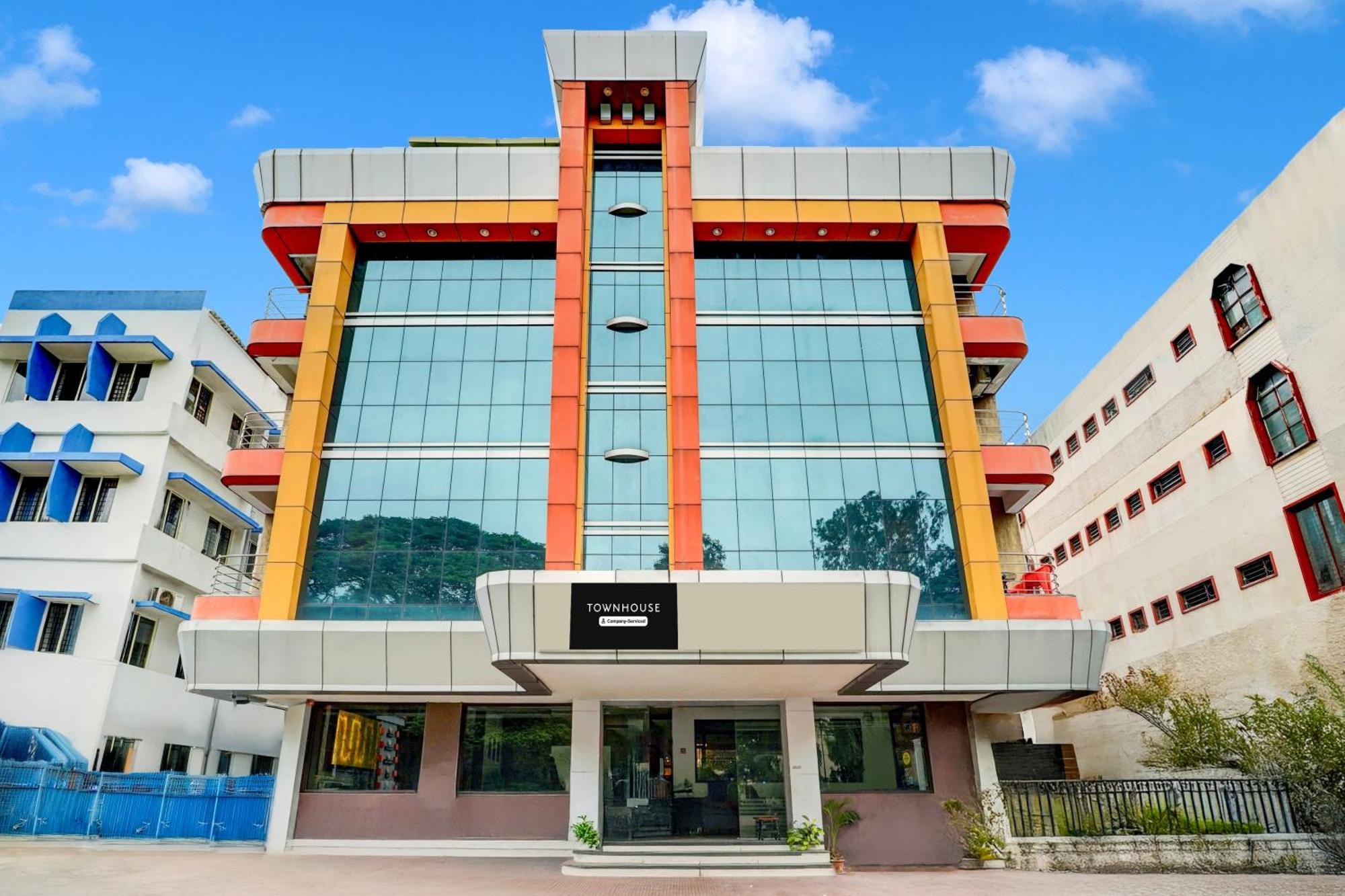 Super Townhouse 3* Mysore
