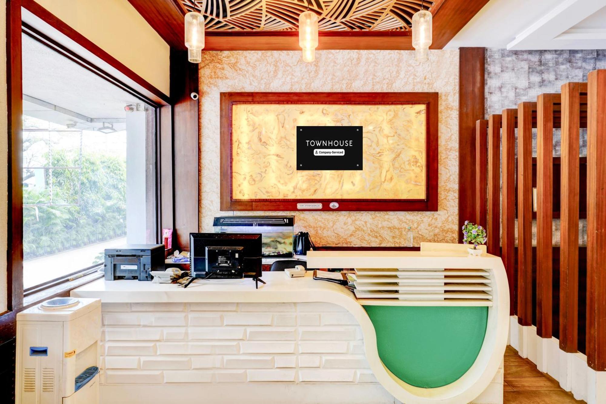 Super Townhouse Hotel