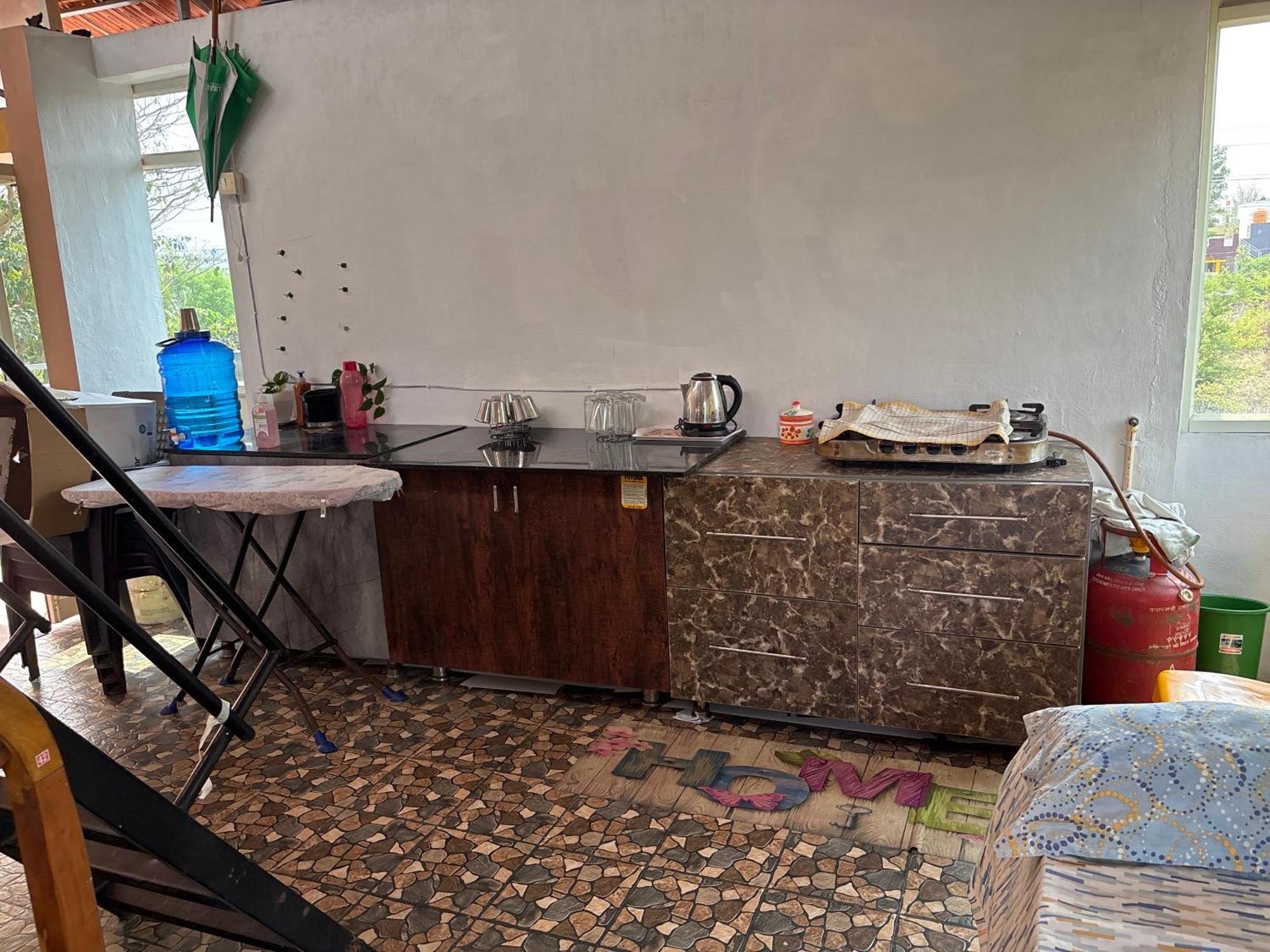 Villa 1st Floor 3 Bhk For 12-14 Decent People With Free Parking Mysore