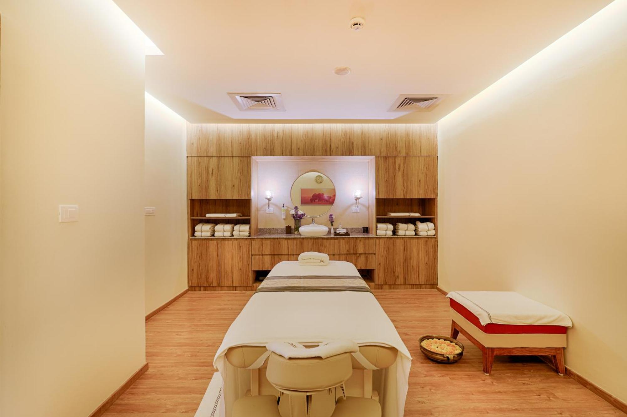 Club Mahindra Golden Landmark, Resort