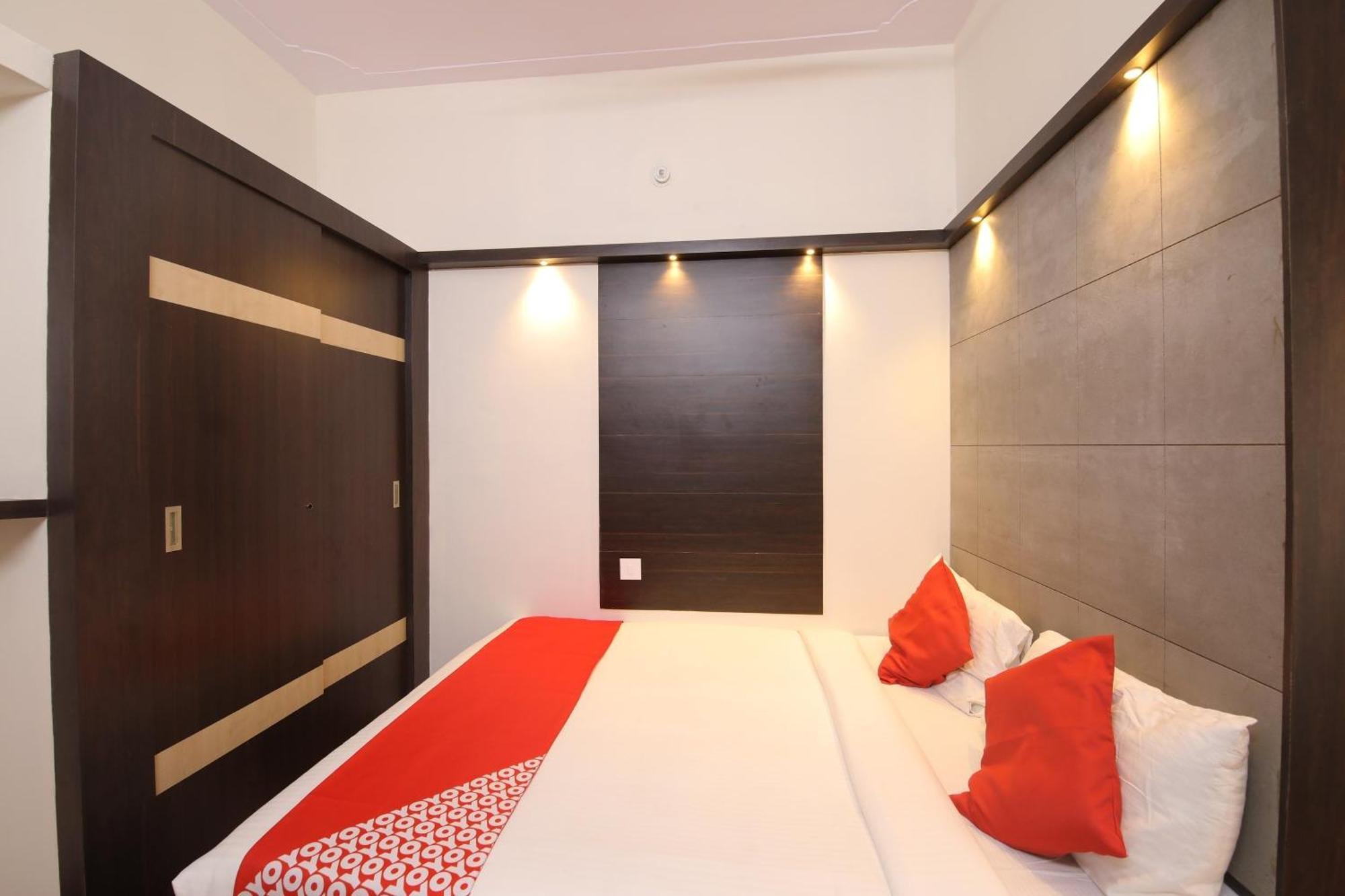Collection O Royal Hotel