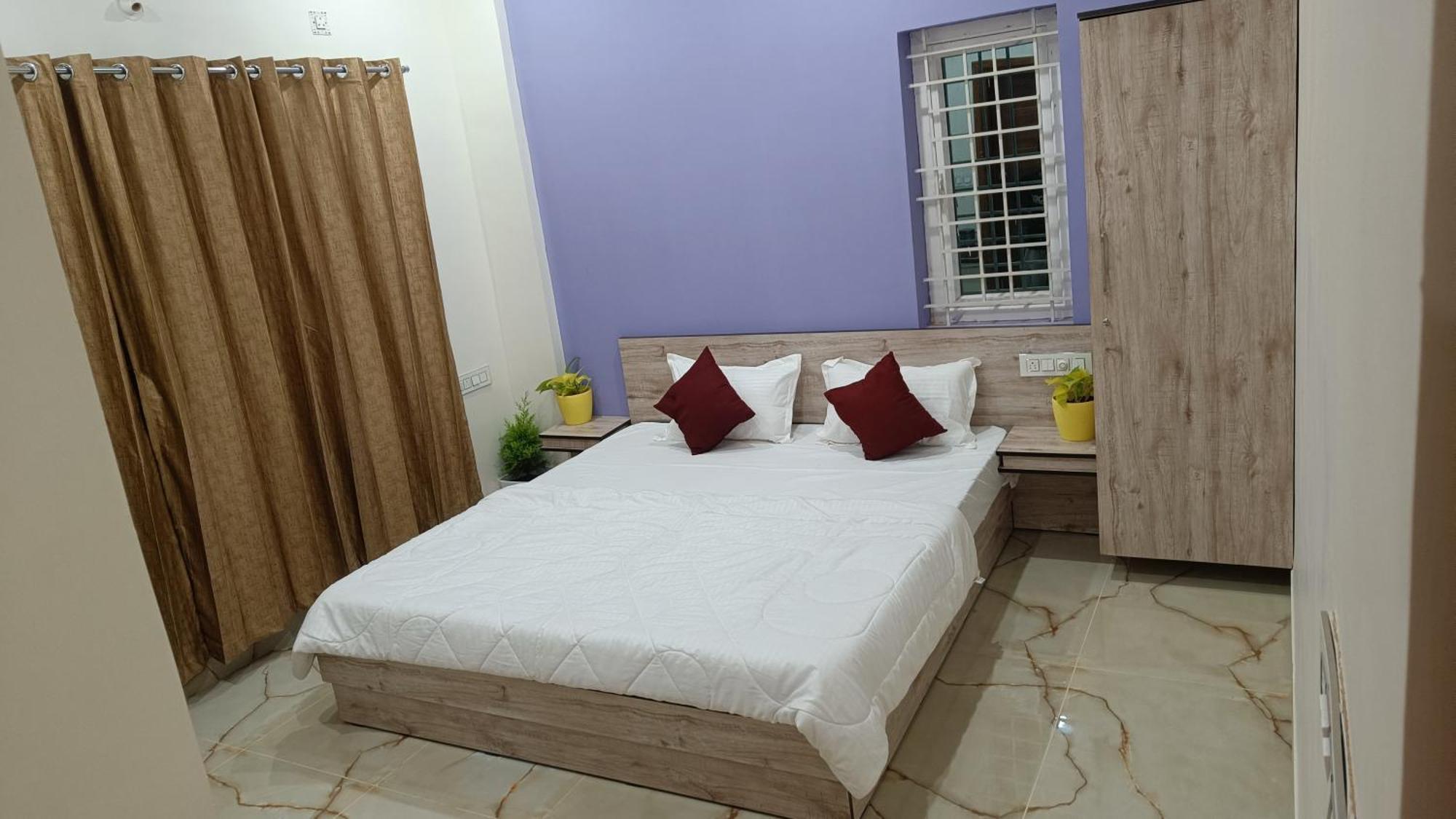 Eve Service Apartment *