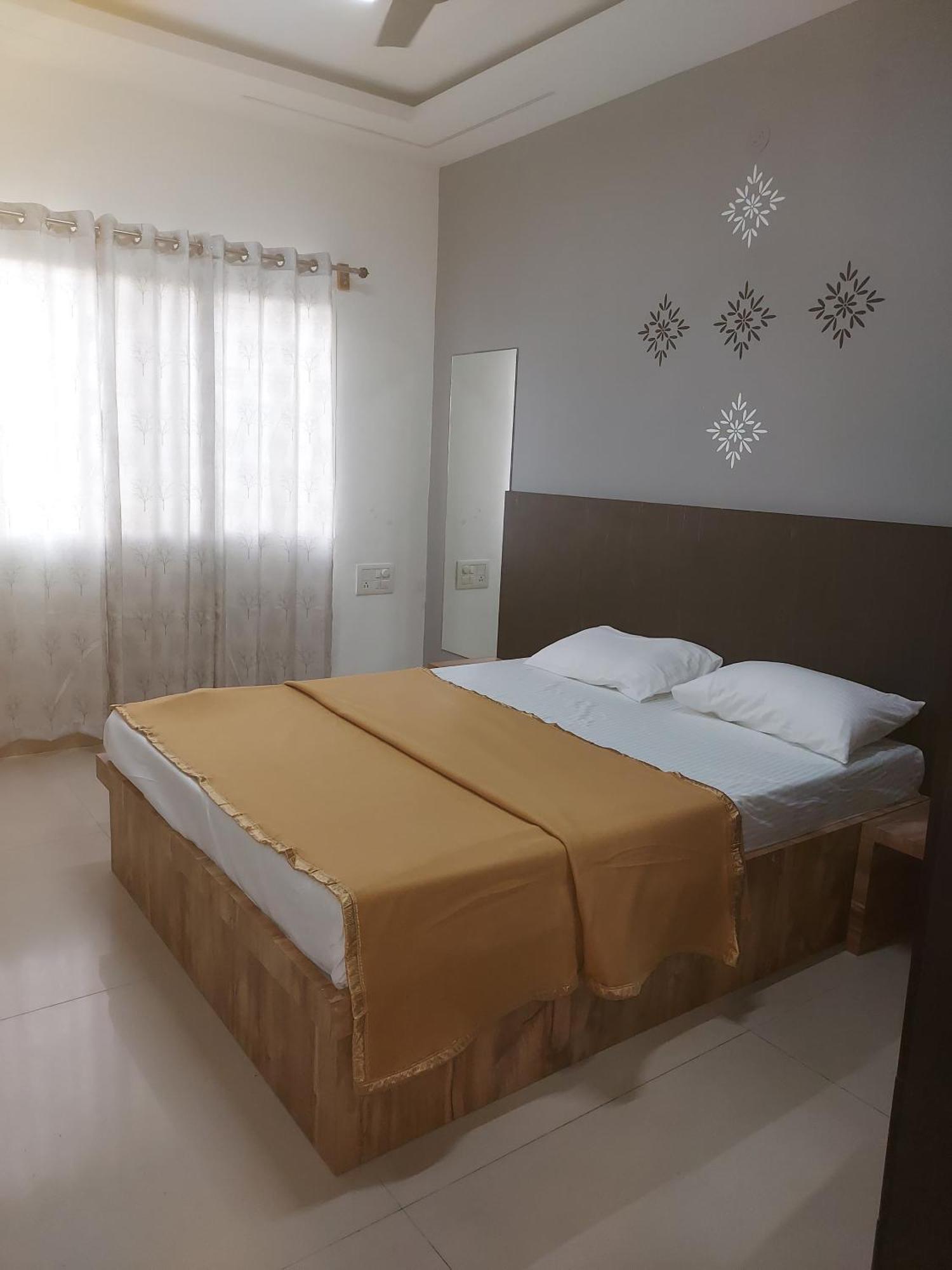 Hotel Nandan Suits 3*