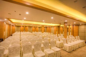 Hotel Oyo Premium 4*