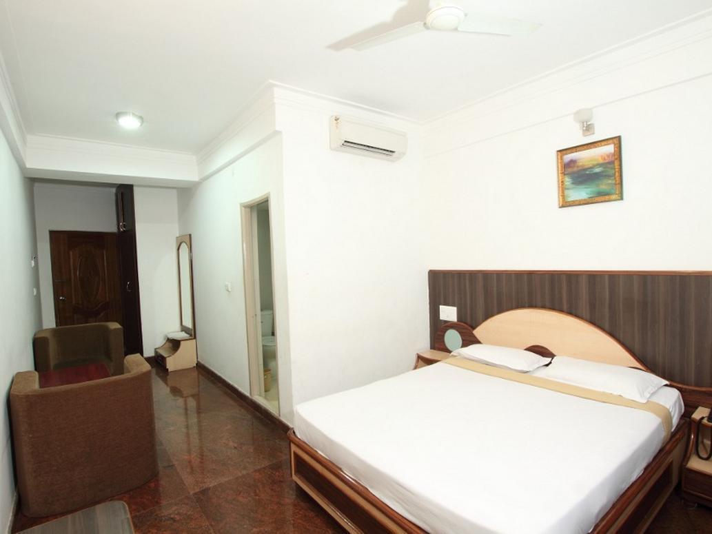Mahendra Hotel *