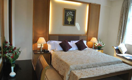 Roopa Hotel