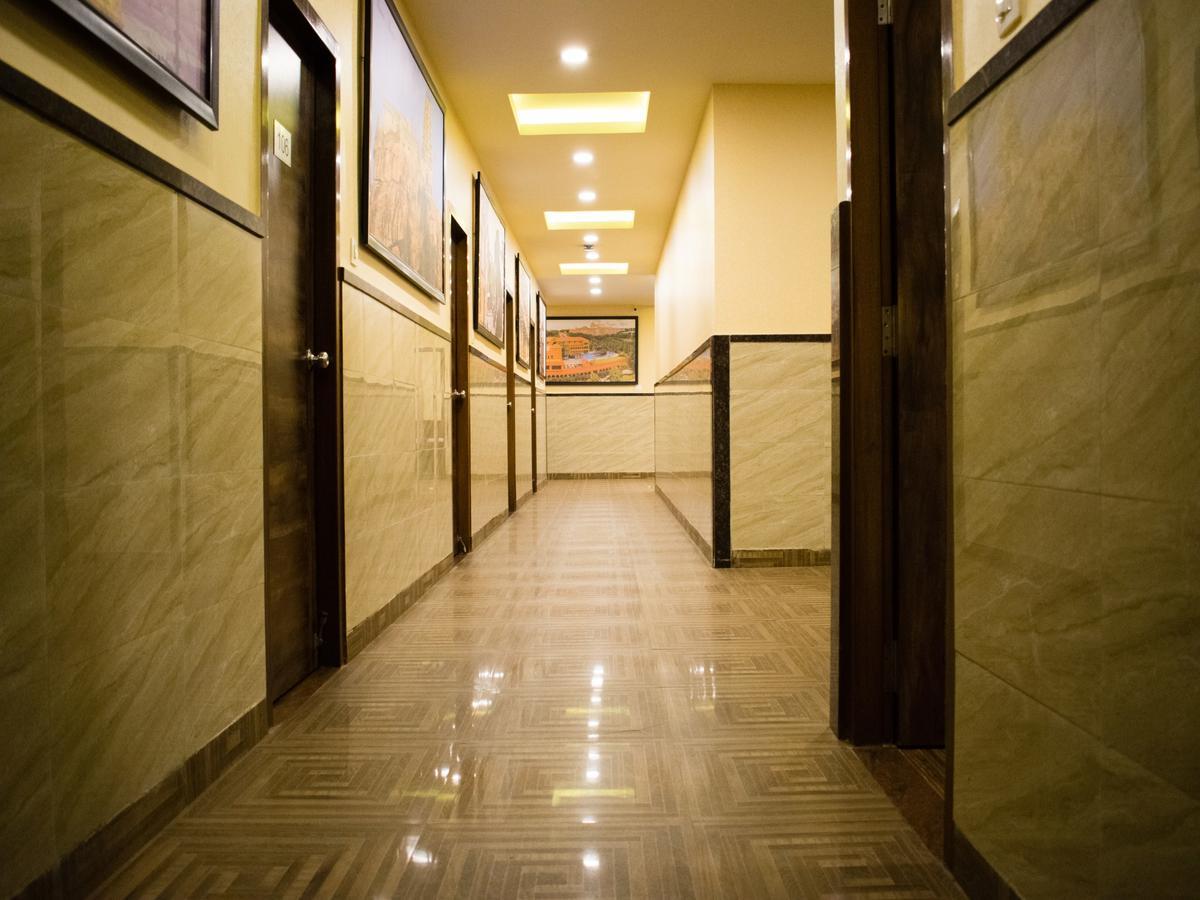 Republic Hotel 3*