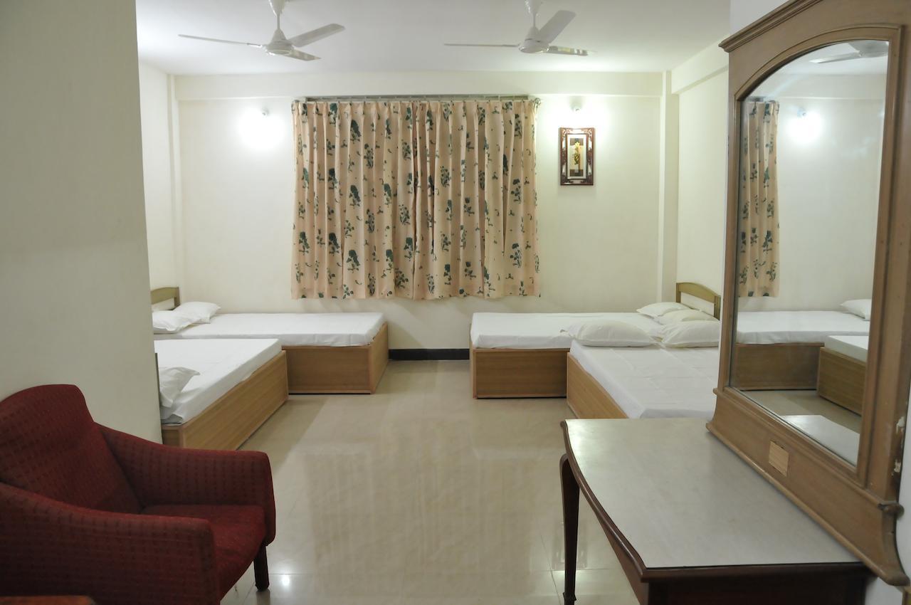 Mahalakshmi Comforts Lodge *