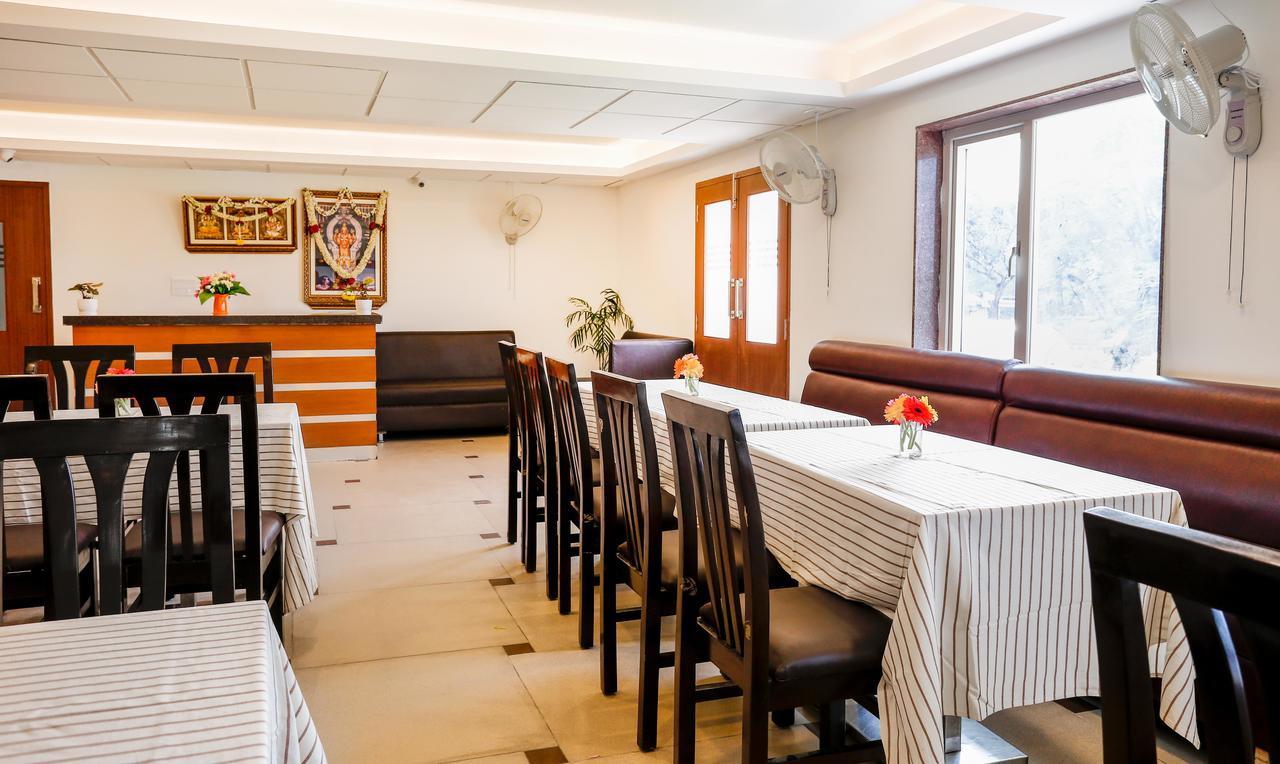 Hotel Treebo Premium Akshaya Mahal 4*