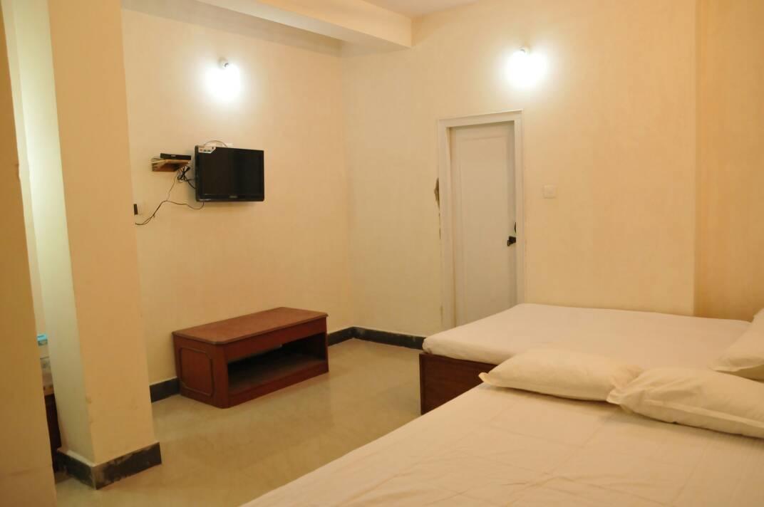 Mahalakshmi Comforts Lodge *