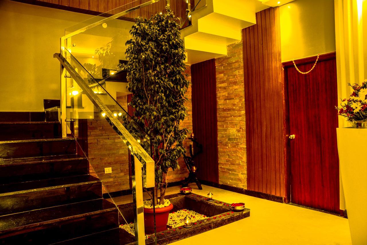 Sandesh The 4*