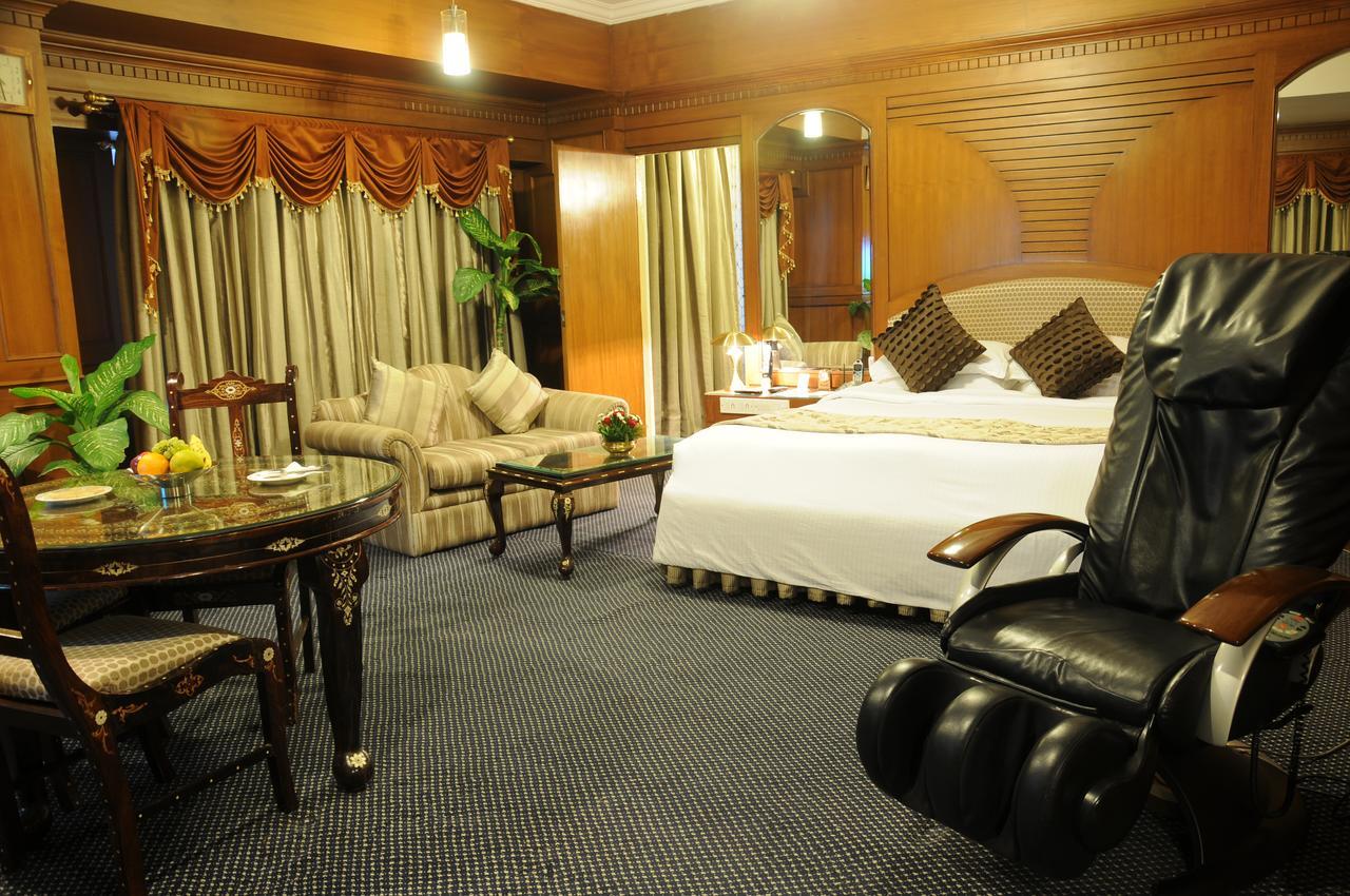 Sandesh The 4*
