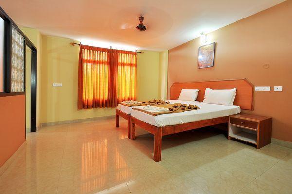 Sreeya Comforts Hotel *