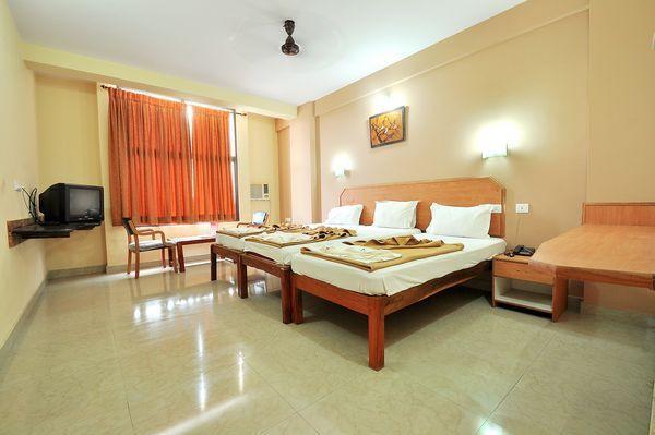 Sreeya Comforts Hotel *