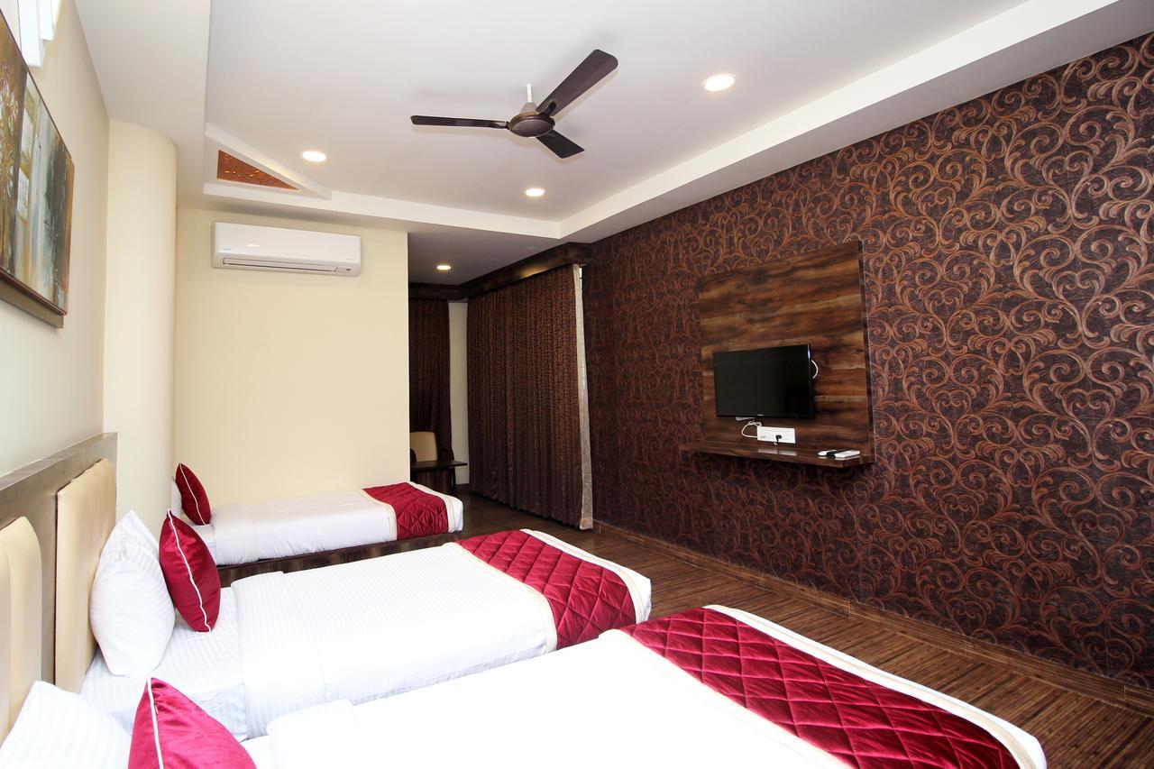 Oyo 7765 A2b Residency Railway Station Hotel 3*