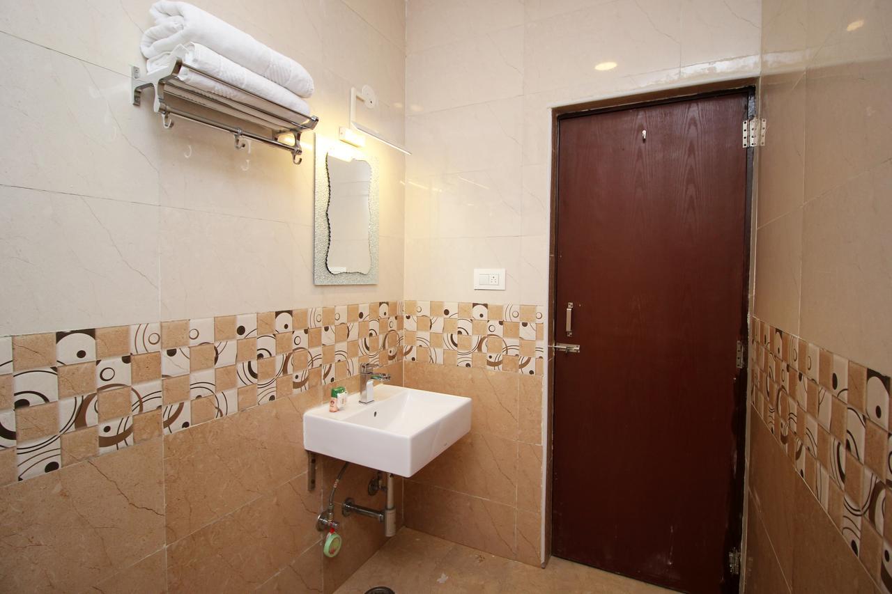 Oyo 7765 A2b Residency Railway Station Hotel 3*