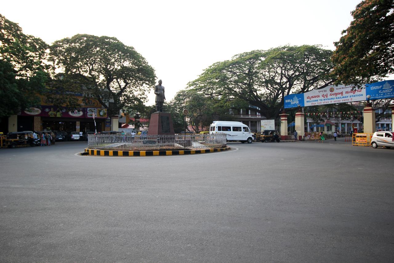 Oyo 7765 A2b Residency Railway Station Mysore