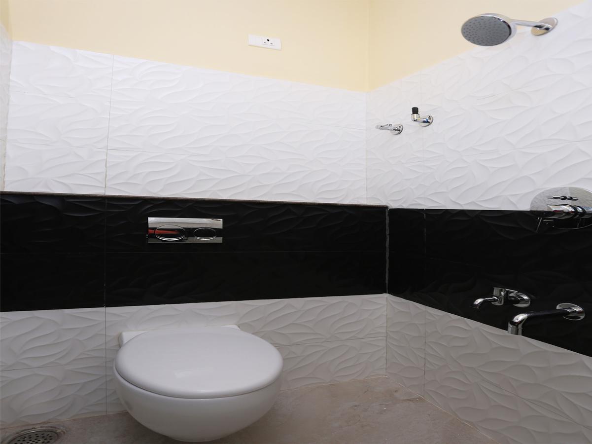 Hotel Oyo 9414 Golden Nest 3*