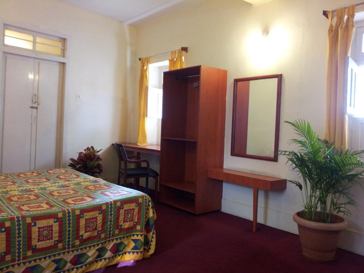 Maurya Hotel *