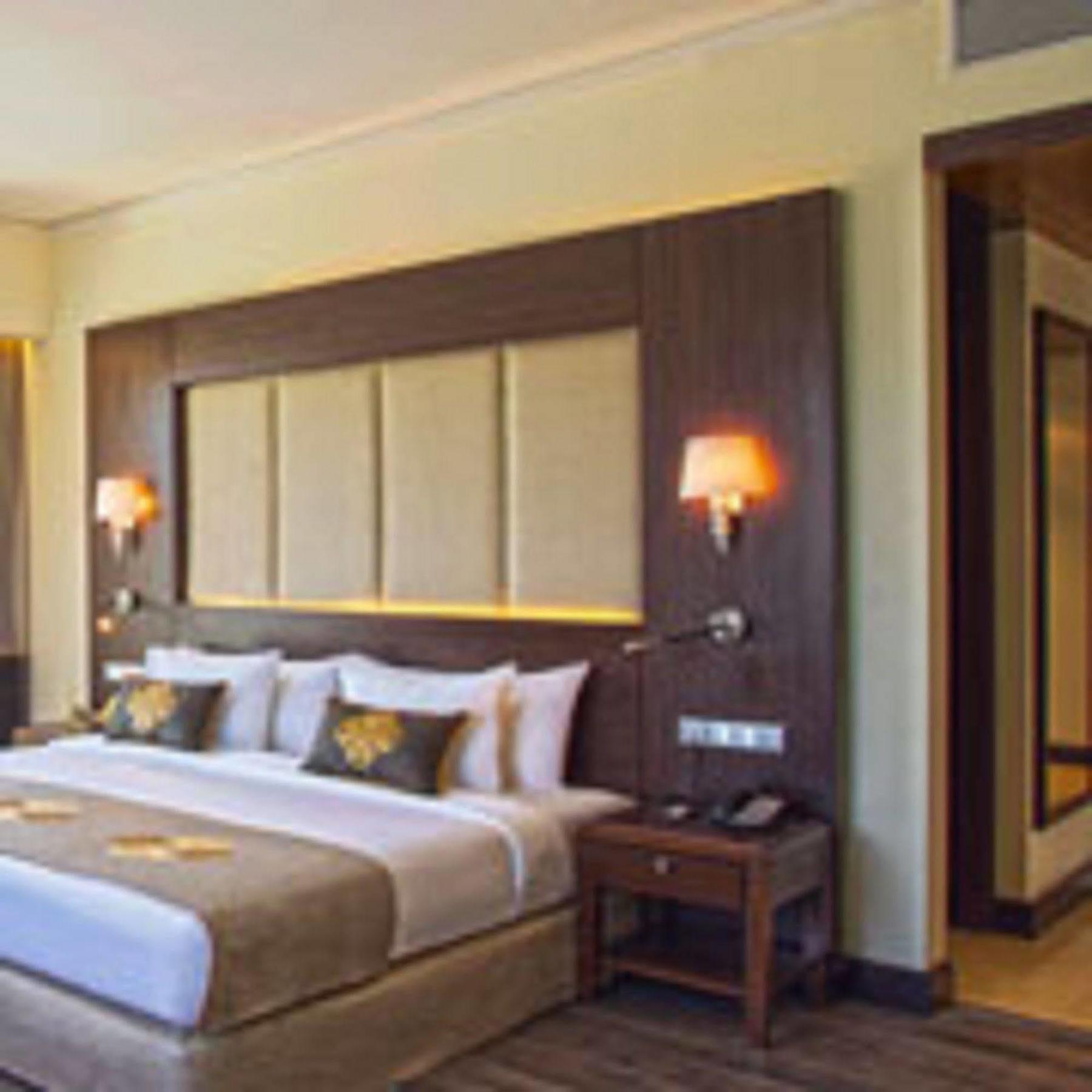 Hotel Radisson Blu Plaza 5*