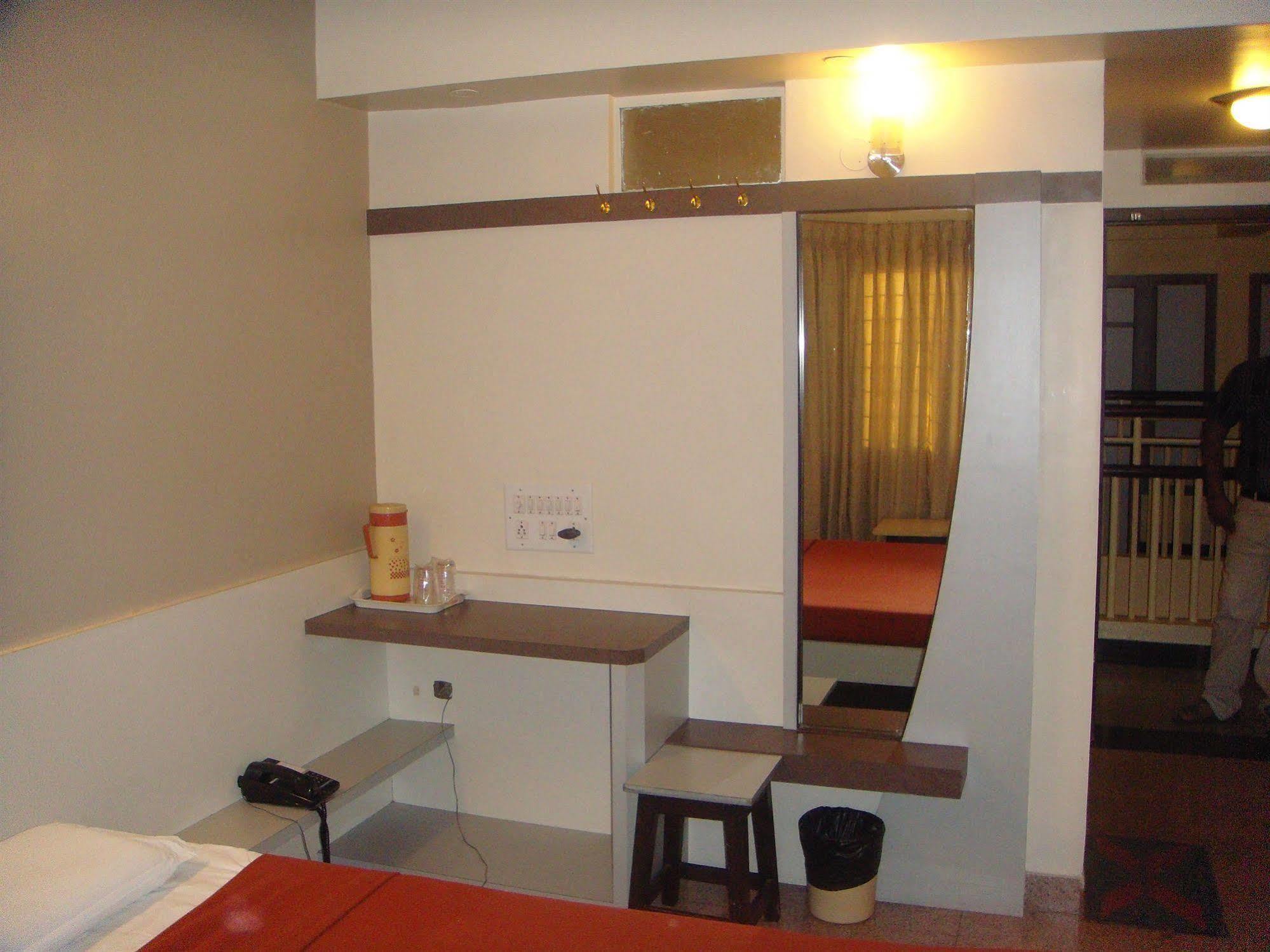 Lodge Mannars Residency