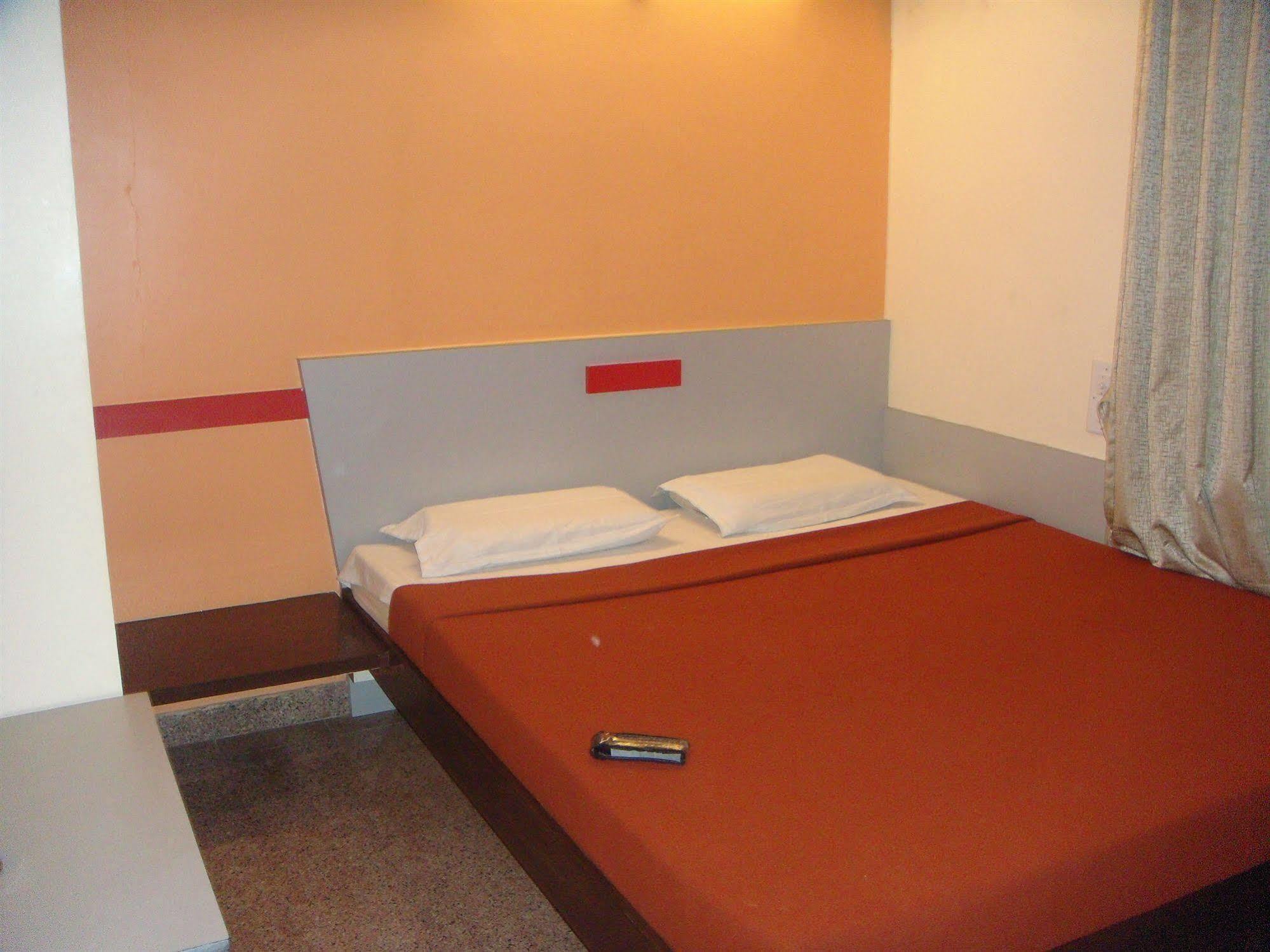 Mannars Residency Lodge