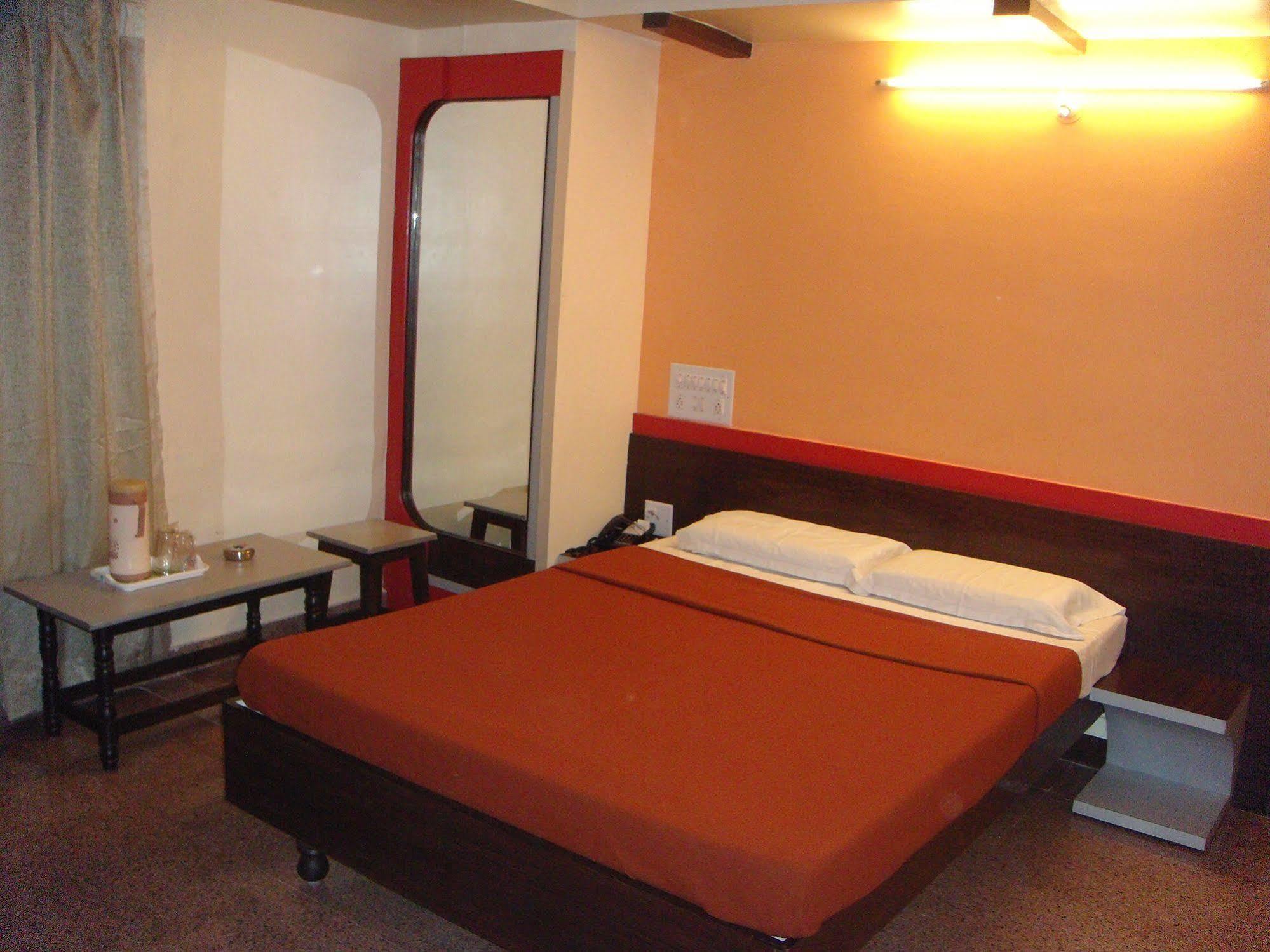 Mannars Residency *