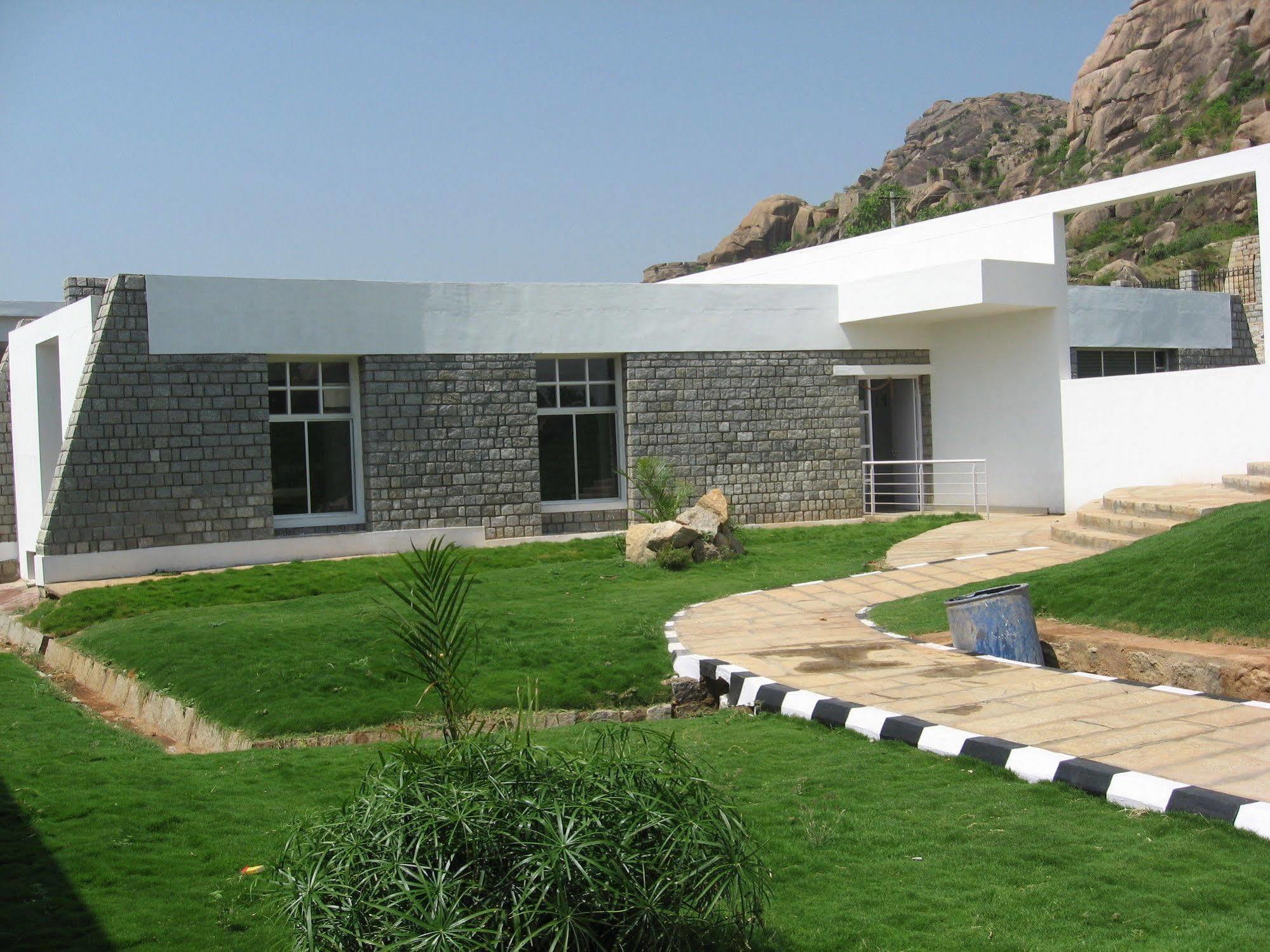 Kstdc Mayura Yatrinivas Resort Mysore