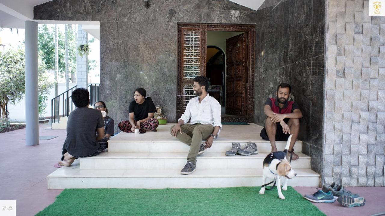 Hostel Beehive Commune *