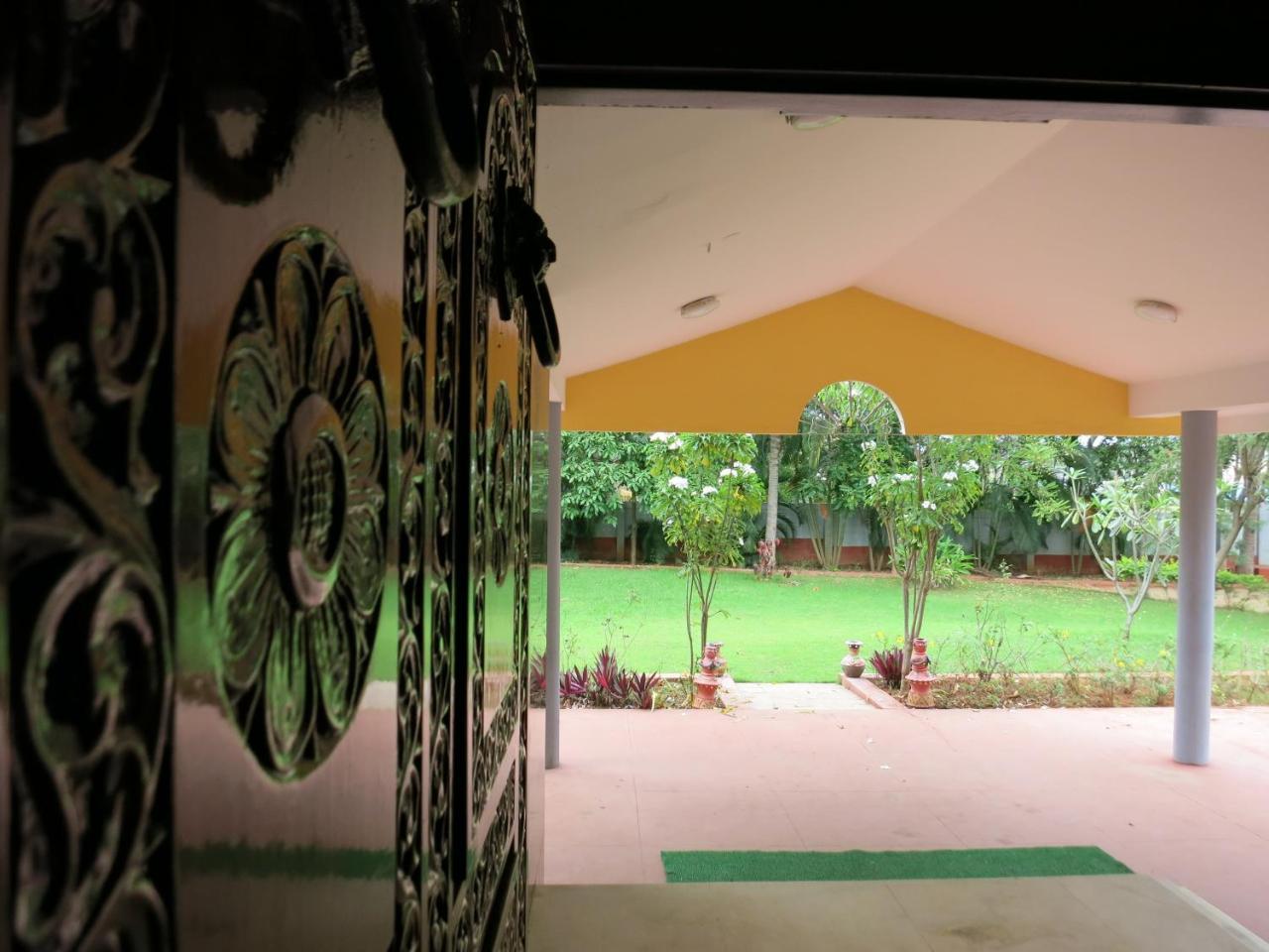 Beehive Commune Hostel