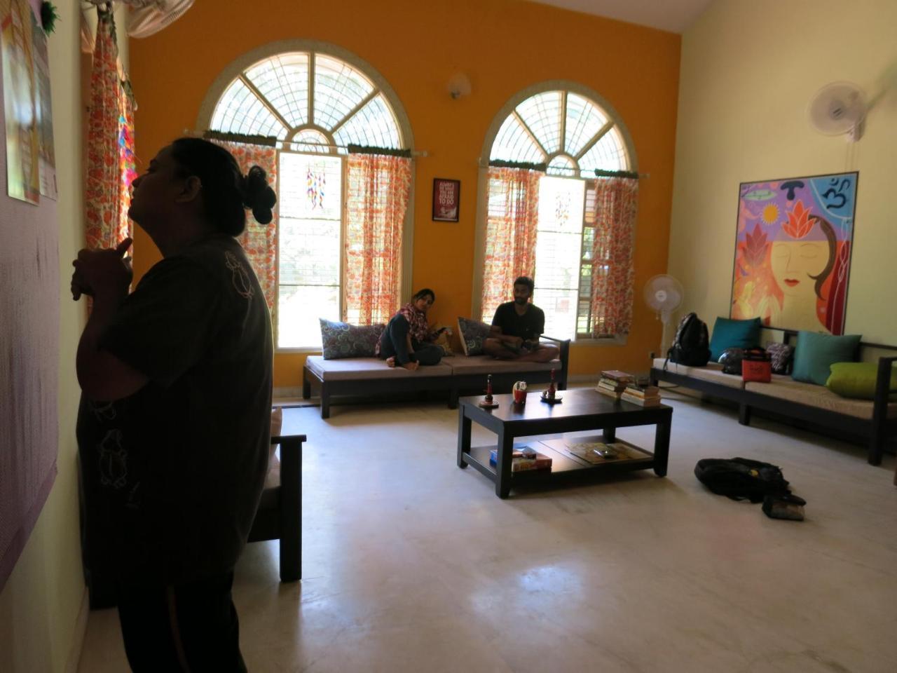Hostel Beehive Commune