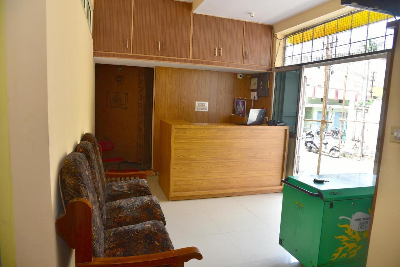 Lodge Shreyas Residency *