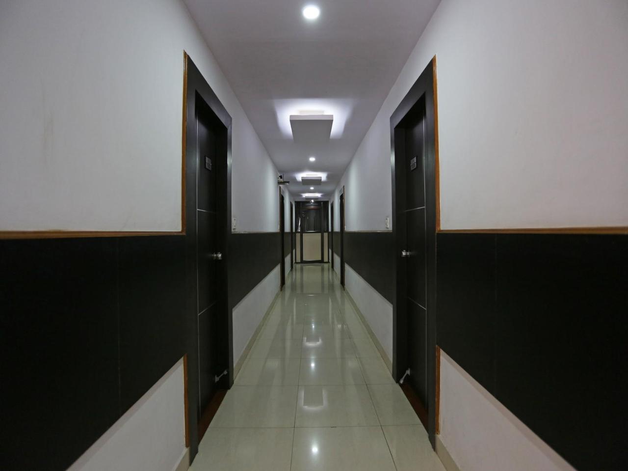 Hotel Prakaash Comforts 2*