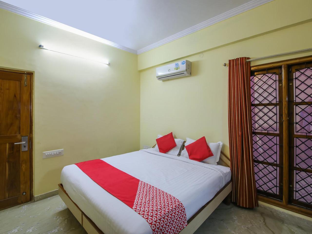 Hotel Oyo 22778 Mk Greens