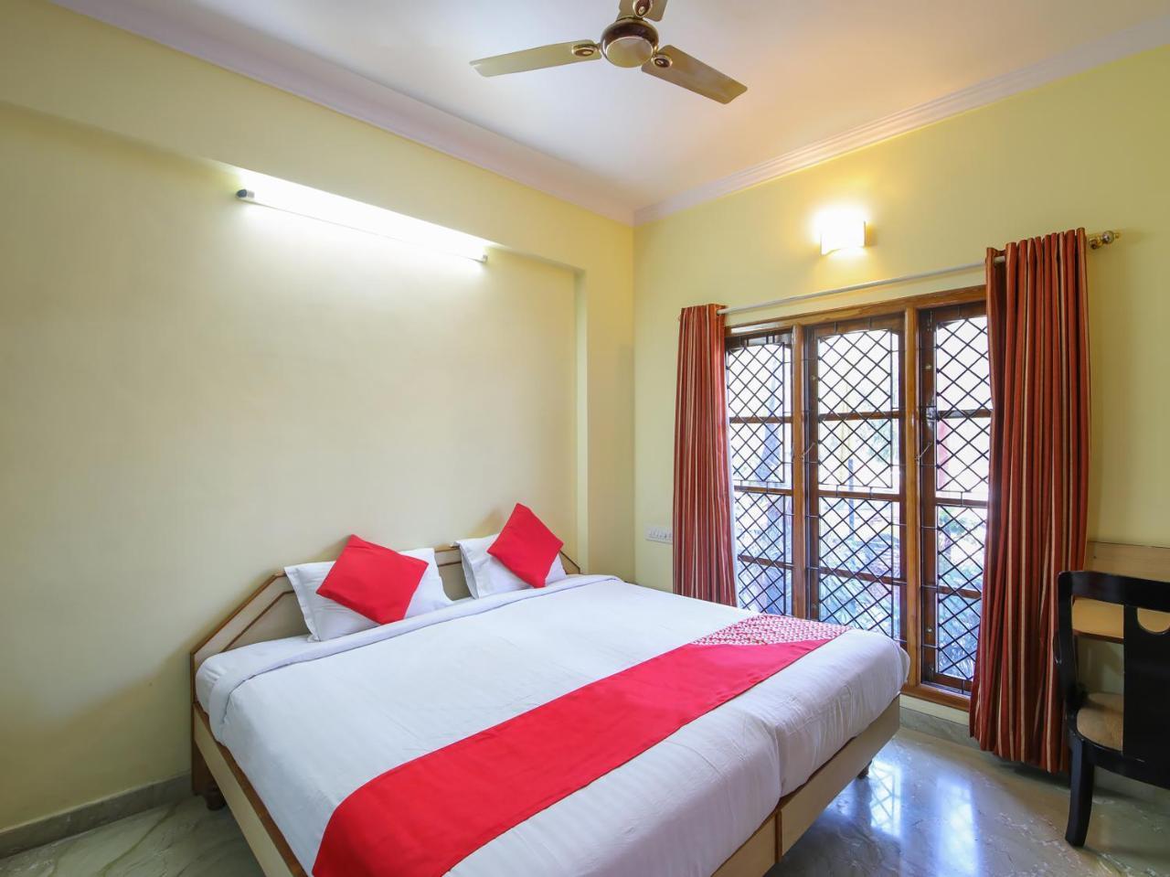 Hotel Oyo 22778 Mk Greens