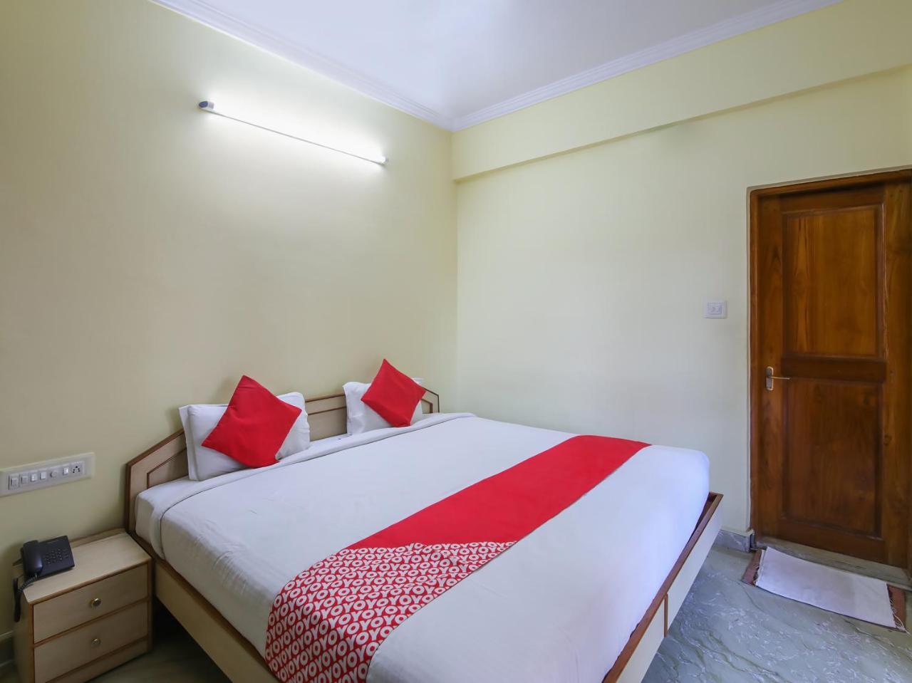 Oyo 22778 Mk Greens Hotel 3*