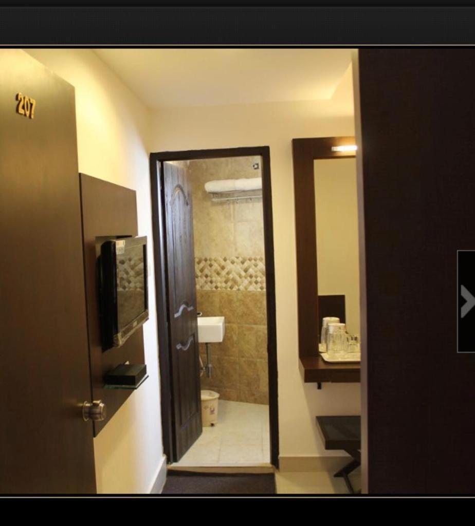 Aashraya Hotel