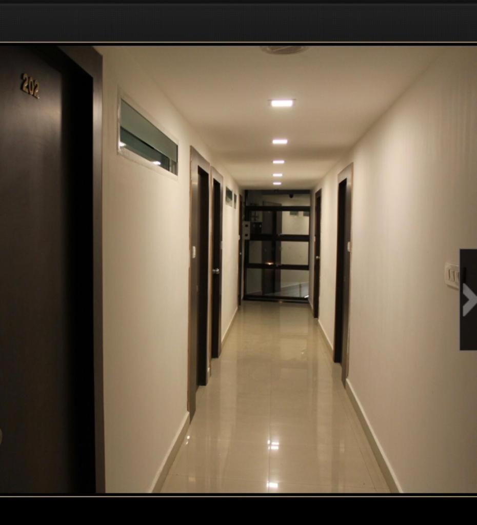 Aashraya Hotel *