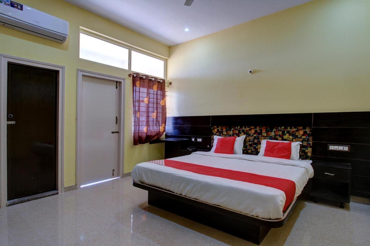 Oyo 26801 Ss Residency Hotel 3*