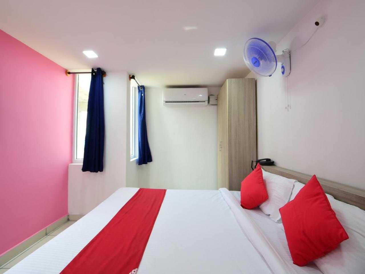Oyo 18487 V Wella Hotel