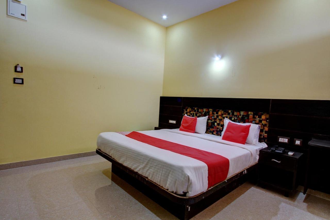 Hotel Oyo 26801 Ss Residency 3*