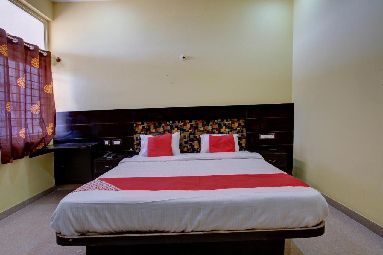Hotel Oyo 26801 Ss Residency