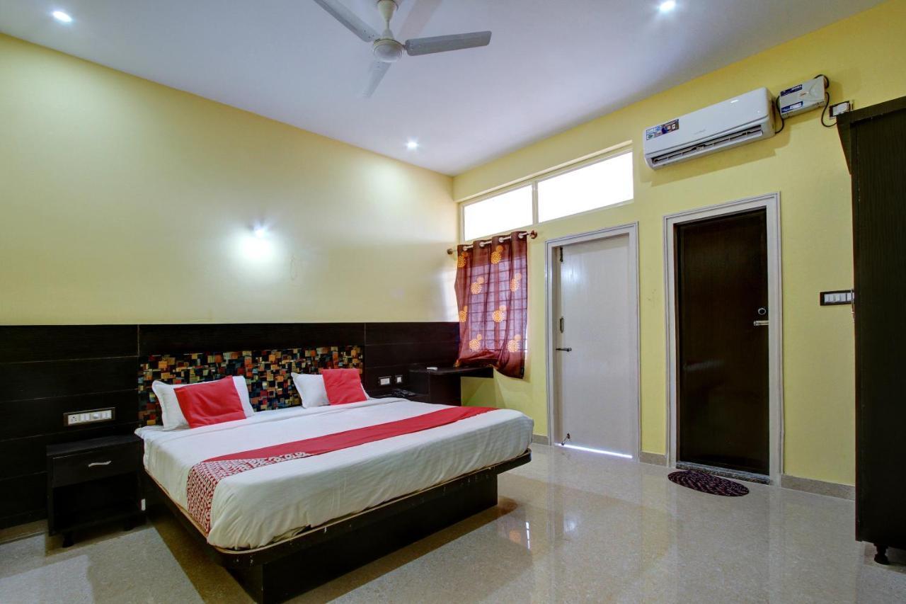 Oyo 26801 Ss Residency 3*