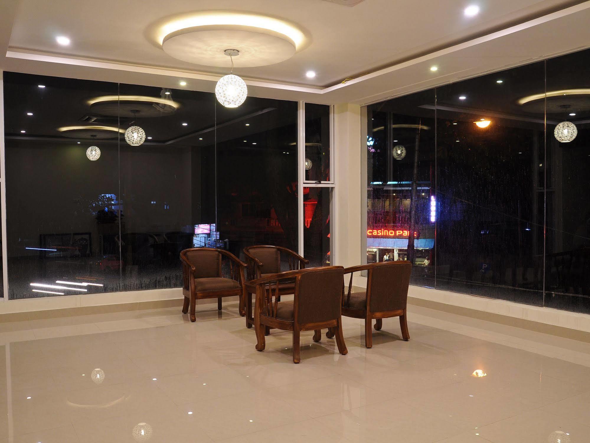Hotel Golden Castle Hotel 3*