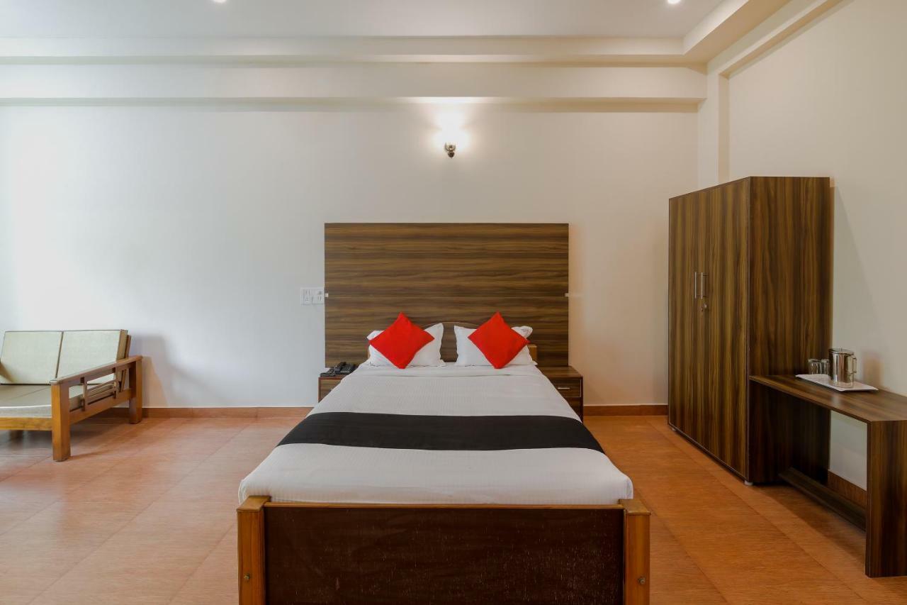 Capital O 22212 J K Golden Embassy Hotel 3*