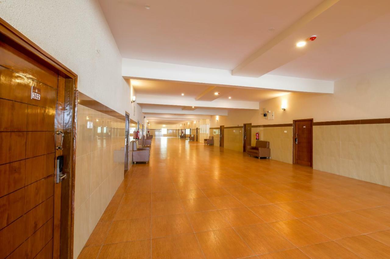 Capital O 22212 J K Golden Embassy Hotel 3*