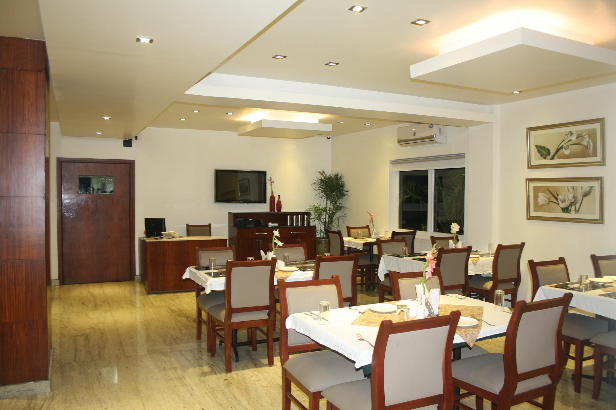 White Parrot Hotel Mysore
